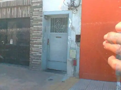 TIPO CASA CON TERRAZA IMPECABLE ESTADO en Parque Patricios