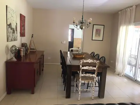 Casa en Alquiler Temporal con 2 cocheras