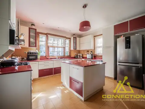 Casa 6 ambientes con 4 baños