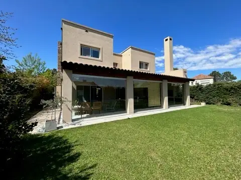 Casa en Alquiler de 3 dormitorios