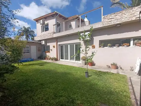 CASA EN VENTA 4AMB HURLINGHAM