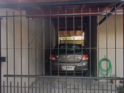 CASA EN VENTA 4AMB HURLINGHAM