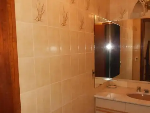 Casa en Alquiler con 1 cochera