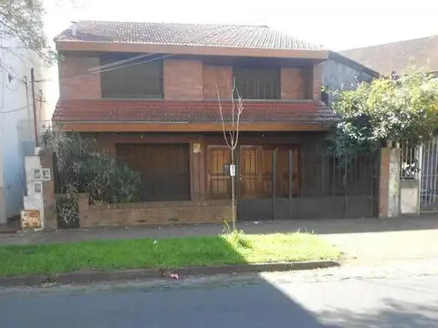 Casa en Alquiler con 4 Dormitorios, Piscina y Jardín. Excele