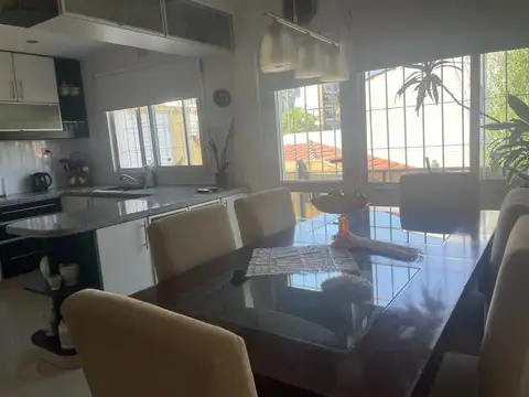 Casa 6 ambientes con 3 baños