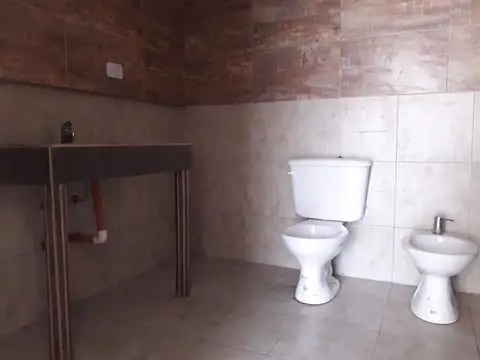 Casa 4 ambientes con 2 baños