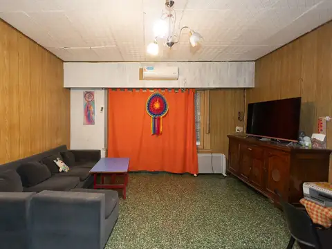 Casa 5 ambientes con 1 baño