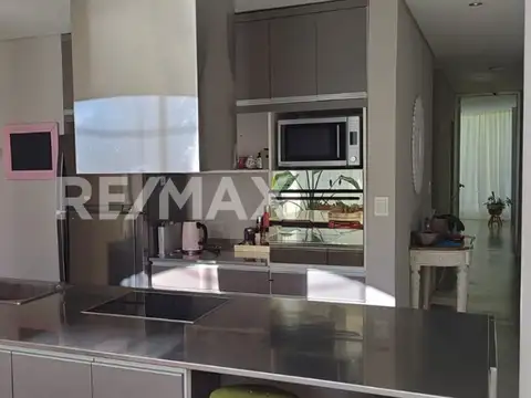 CASA EN VENTA 5 AMBIENTES B° LA COMARCA CENTENARIO