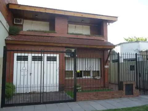 Chalet 4 ambientes con parque y quincho | Apto Crédito | Ituzaingó Norte (GD-119)