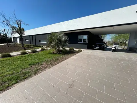 VENTA / ALQUILER TEMPORAL CASA 6 AMBIENTES A LA LAGUNA - SAN BENITO VILLANUEVA
