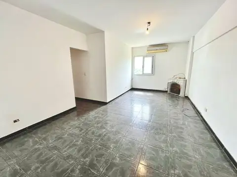 Eduardo Bradley 300, Piso 6