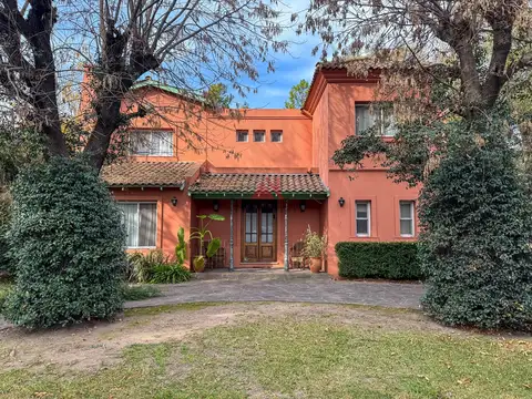 Casa 5 ambientes con 3 baños
