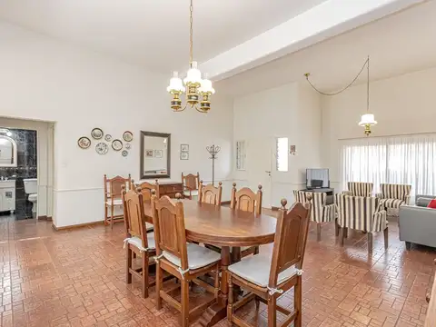 Casa 4 ambientes con 1 baño