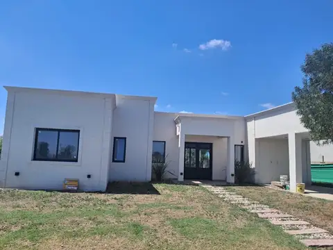 CASA EN VENTA 4 AMBIENTES HORIZONTES AL SUR