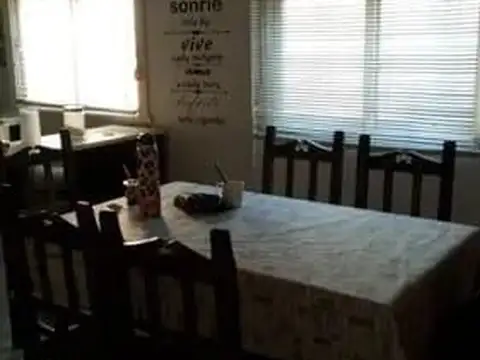 Casa 5 ambientes con 2 baños