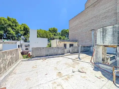Casa 6 ambientes con 2 baños