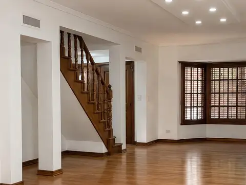 Casa 5 ambientes con 4 baños