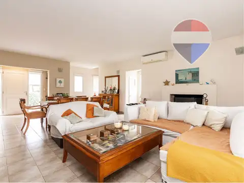 Casa en Venta con 3 cocheras
