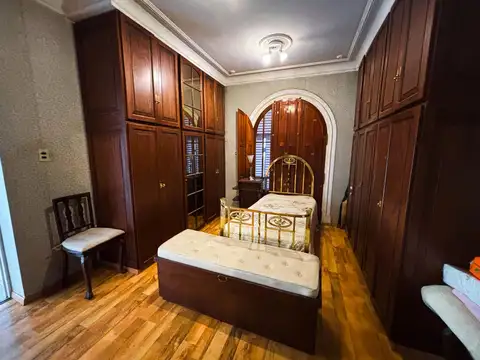 Casa 9 ambientes con 5 baños