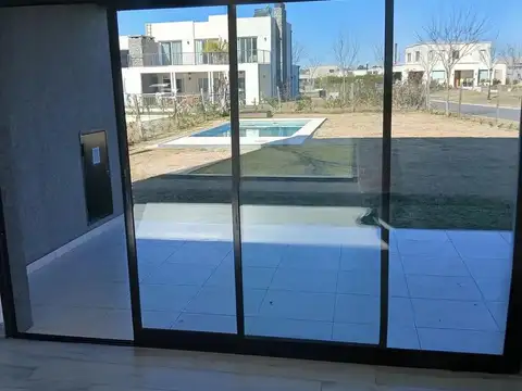 Casa en Alquiler 1 año