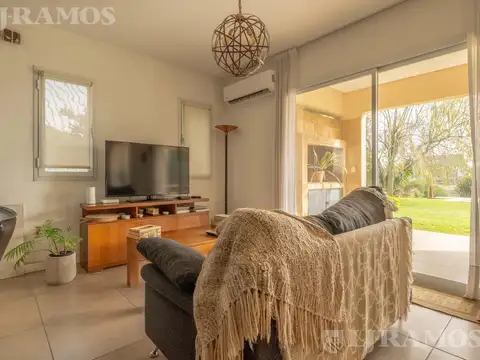 Casa en Venta con 3 cocheras
