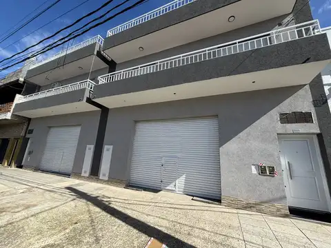 Galpon 400mts  doble frente a metros de Av Rosas y San Martin