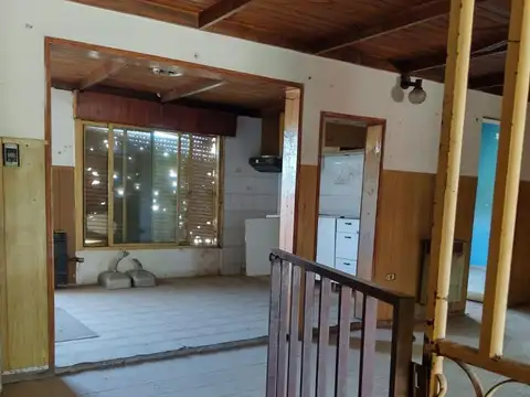 Casa y Salon Comercial | 150 m² | A metros de Av. San Lorenzo (RN11) | Capitán Bermúdez | Barrio Centro