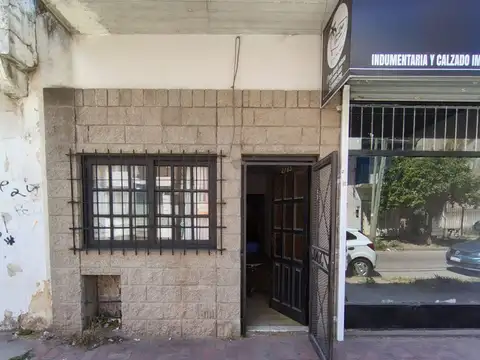 LOTE CON 3 LOCALES A LA VENTA 