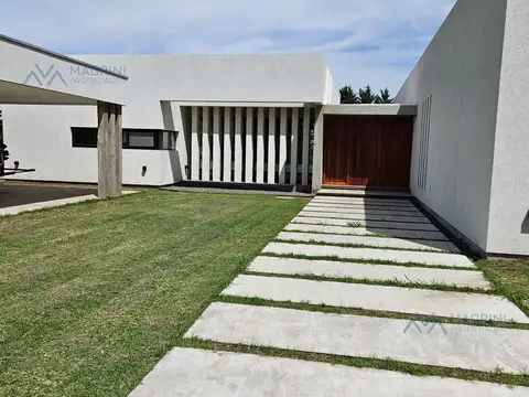 Casa en Venta con 1 cochera