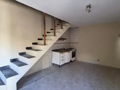 Vende duplex sobre av.lafinur - san luis