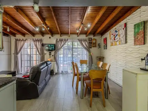 Casa 5 ambientes con 2 baños