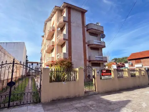 Amplio monoambiente con patio y en P.B a 5 cuadras del mar.