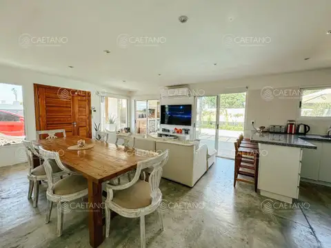 Casa 4 ambientes con 2 baños