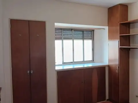 DTO 3 AMBIENTES. CENTRICO. MUY LUMINOSO. AMPLIO. PORTERIA 24 HS.