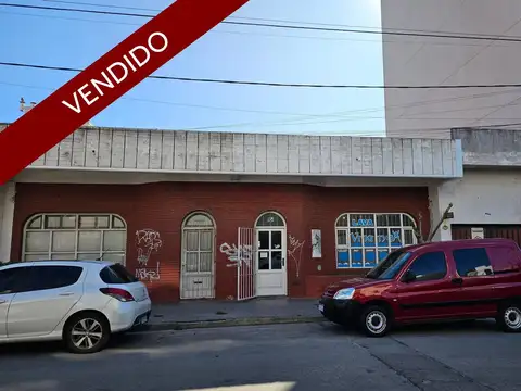 Propiedad comercial, apta desarrollo, en el tradicional entorno del barrio Chauvín.  VENDIDO