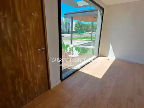 Casa en Venta en Pilar del Este - Santa Lucia, USD 260.000