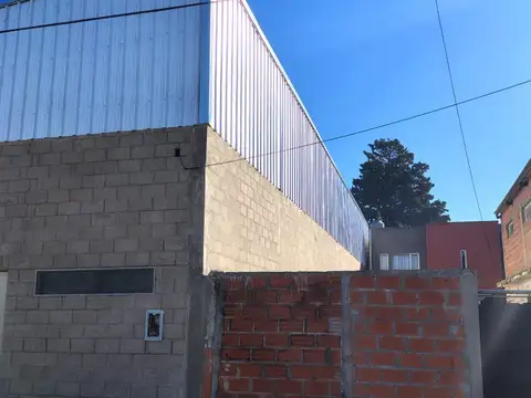 ALQUILER – EXCELENTE GALPÓN/DEPÓSITO COMERCIAL DE 300 M2