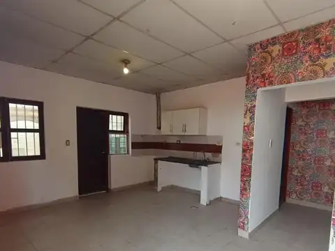 Casa 4 ambientes con 1 baño