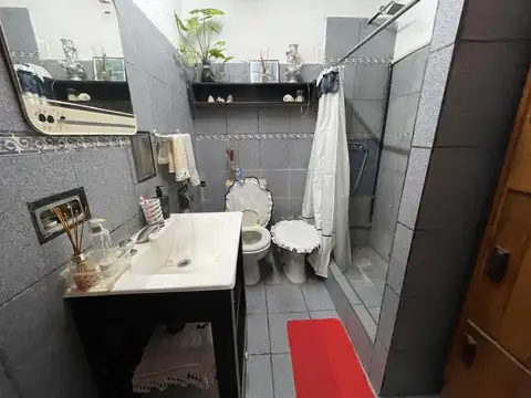 se vende casa en Gonzáles Catan con 3 ambientes