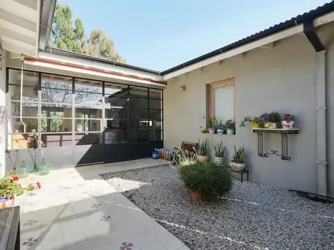 Casa en Venta con 3 cocheras