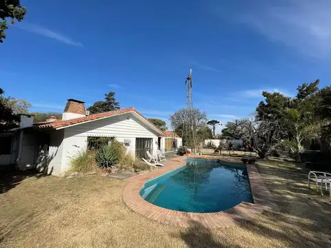 Casa en Venta con 2 cocheras