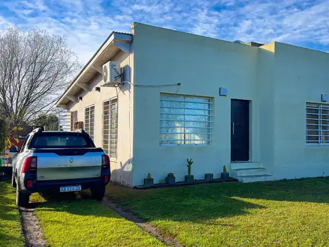 Venta casa 3 ambientes La Laura  Apta credito