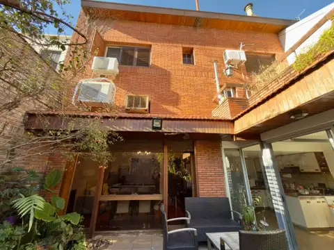 ALQUILER EXCLUSIVO | CASA DE ESTILO CON JARDÍN, PILETA Y GARAGE A 3 CUADRAS DE PLAZA ARENALES