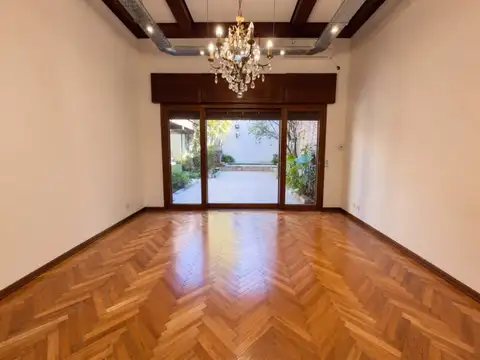 Casa en Alquiler con 1 cochera