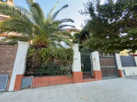 ALQUILER EXCLUSIVO | CASA DE ESTILO CON JARDÍN, PILETA Y GARAGE A 3 CUADRAS DE PLAZA ARENALES