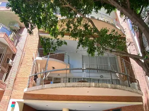 DEPARTAMENTO 2 y 1/2 AMBIENTES, COCHERA, BAULERA Y BALCÓN 
