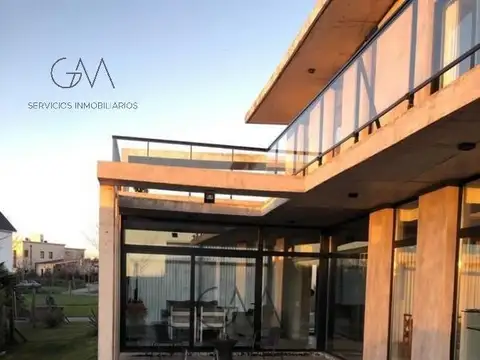 Casa 4 ambientes con 4 baños