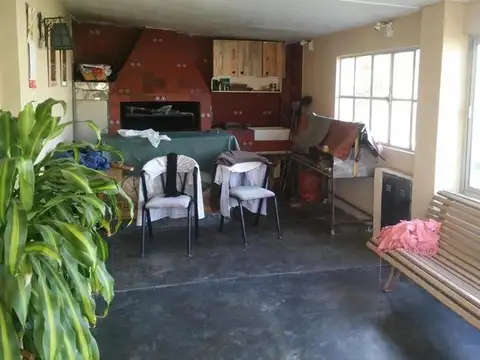 CASA QUINTA 4 AMB. SOBRE 2 LOTES DE 5000M2 CADA UNO