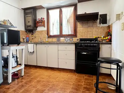 Casa en Venta con 3 cocheras