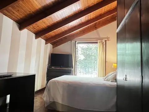 Casa 6 ambientes con 2 baños